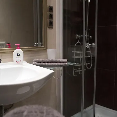 Inviting Flat In The Heart Of Town Apartman *