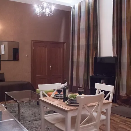 Inviting Flat In The Heart Of Town 아파트