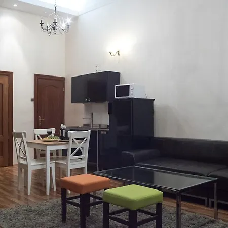 아파트 Inviting Flat In The Heart Of Town