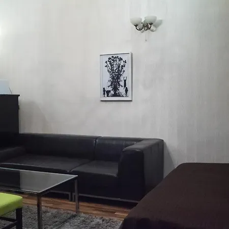 Inviting Flat In The Heart Of Town *