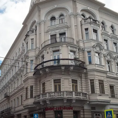 Inviting Flat In The Heart Of Town *