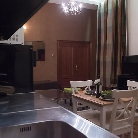 Apartment Inviting Flat In The Heart Of Town Budapest
