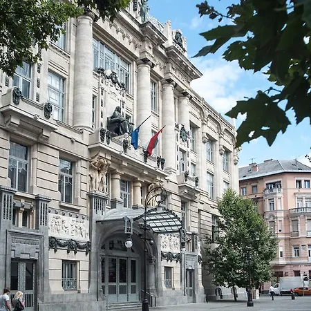 Inviting Flat In The Heart Of Town