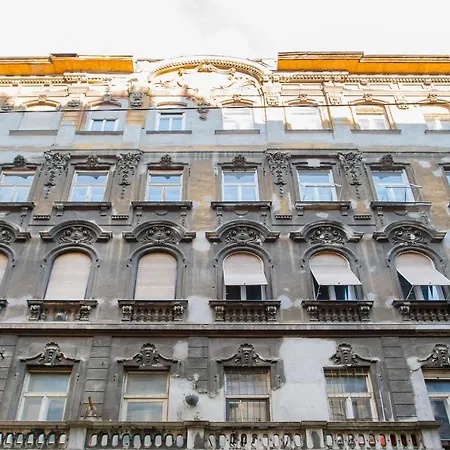 Apartment Inviting Flat In The Heart Of Town