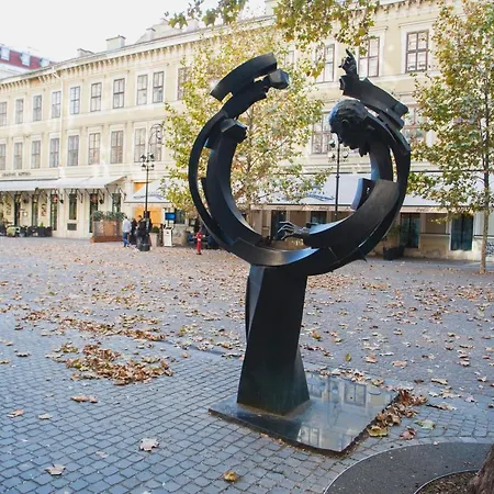 Apartment Inviting Flat In The Heart Of Town