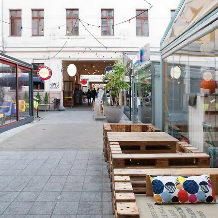 Apartment Inviting Flat In The Heart Of Town
