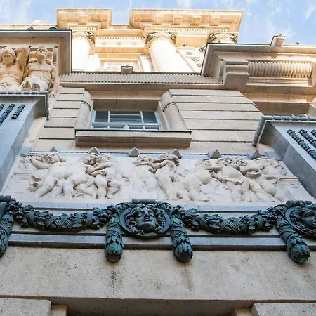 Apartment Inviting Flat In The Heart Of Town *